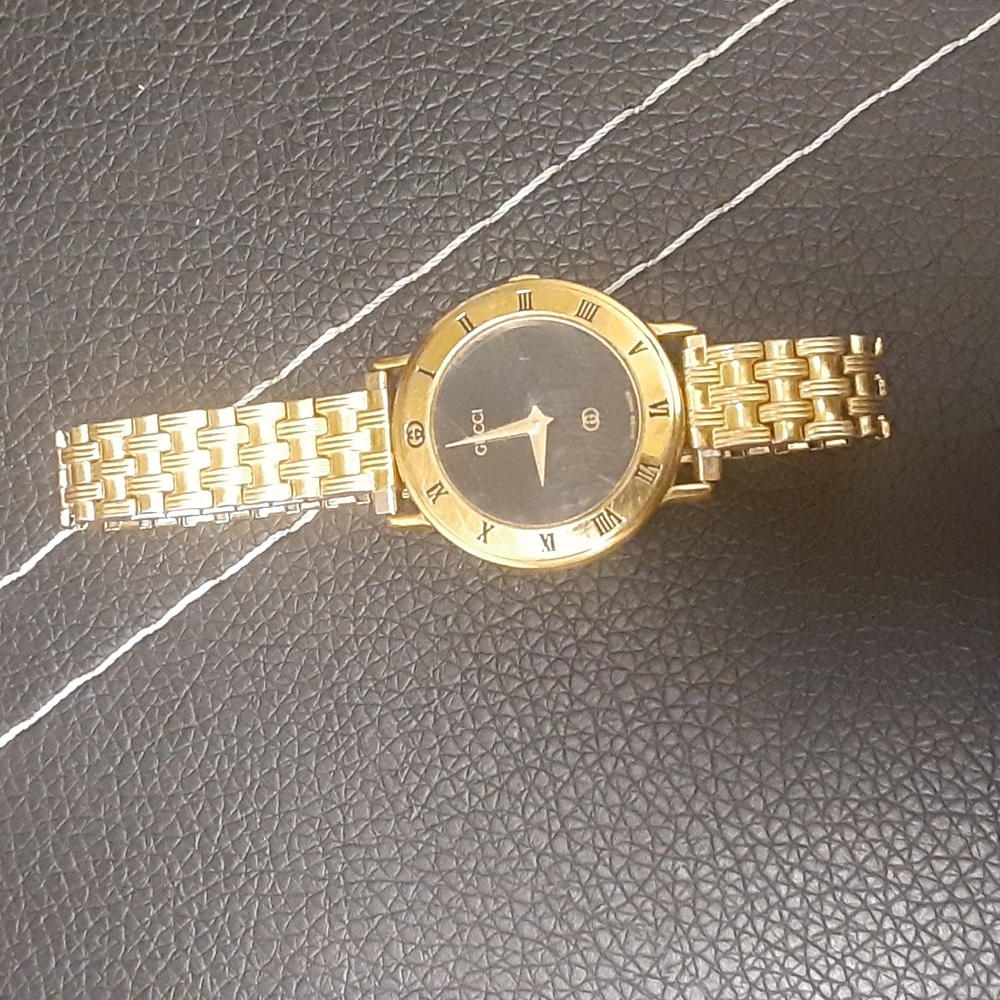 VINTAGE GUCCI FEMALE WATCH NRMINT CONDITION - Picture 5 of 6